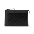 Cartera Louis Vuitton de mano Voyage Souple Negra