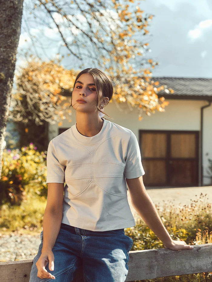Camiseta Celeit Logo Textured Tee